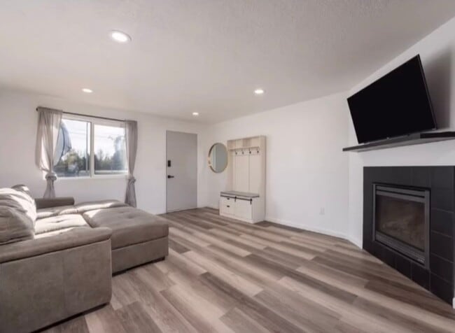 Photo - Reed Market Unidad 2