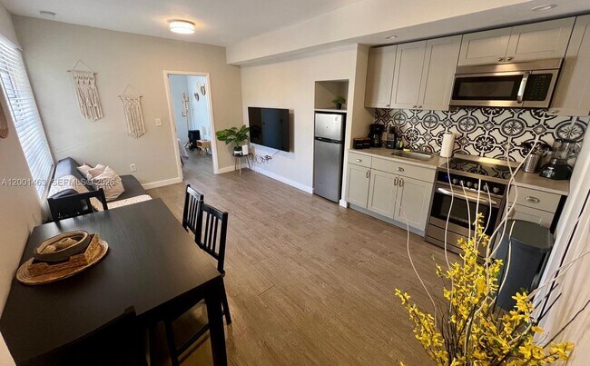 Photo - 2932 NW 16th Ave Unit 2