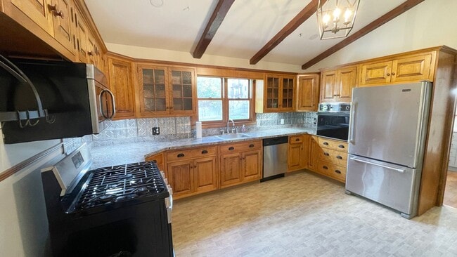 Photo - Gorgeous 3BR 1 Bathroom in Leominster - HOT