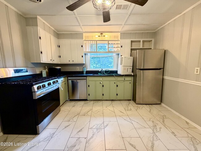 Photo - 406 Evergreen Rd