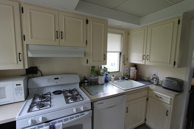 Photo - Beautiful 2-bedroom Charmer in Aksarben