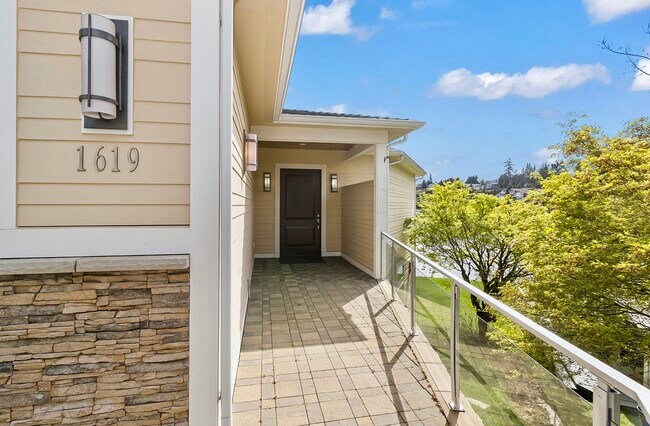 Photo - 1619 Vernon Rd