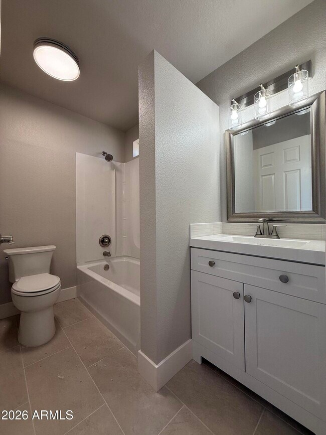 Photo - 2340 E Isabella Ave