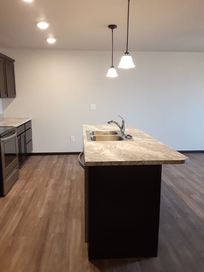 Photo - Modern Comfort: Discover Our 1-Bedroom Apartment Gem Unit Fox Run Apartments -581 #10