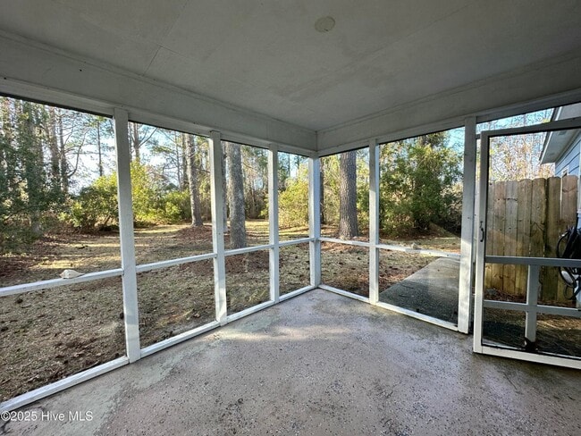 Photo - 402 Sycamore Dr