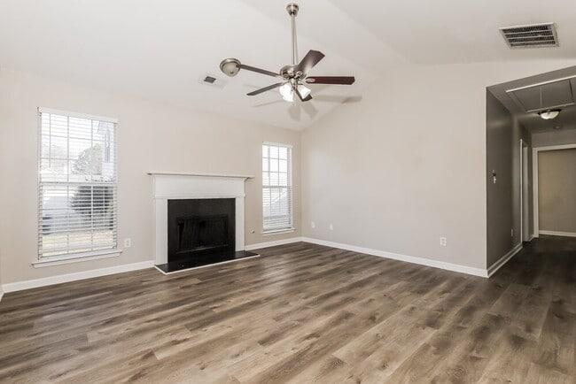 5687 Eagles Feather Ln