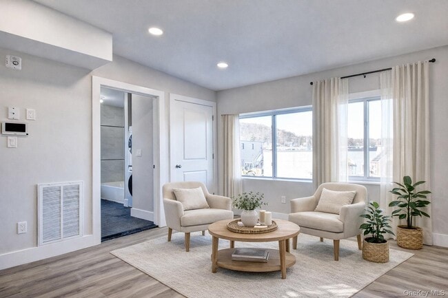 Building Photo - 292 Main St Unit 211