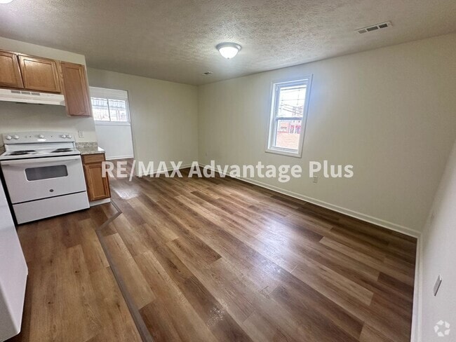 Building Photo - 108 Carter St Unit 2 Rental