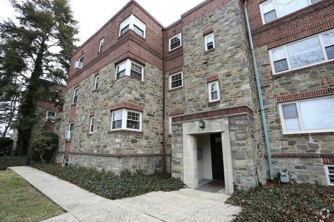Woodside Court Apartments