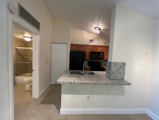 Building Photo - 2803 N Oakland Forest Dr Unit 310 Rental