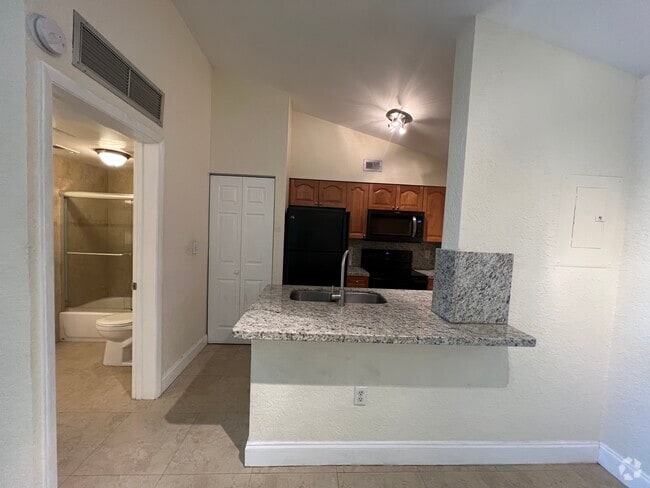 Building Photo - 2803 N Oakland Forest Dr Unit 310 Rental