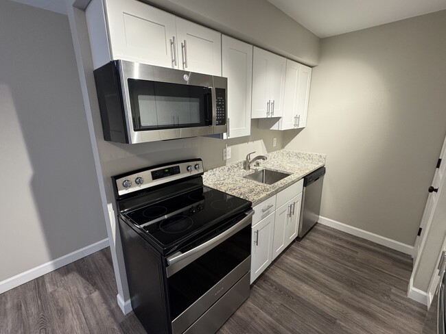 Cedar Plaza Apartments & Townhomes