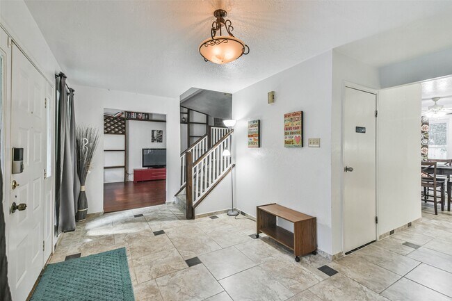 Building Photo - 12 Coralberry Rd