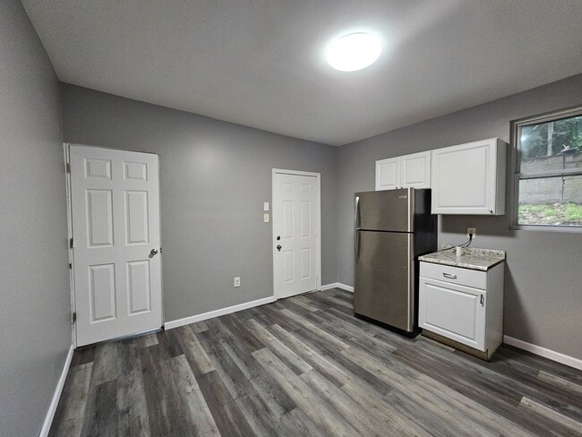 Photo - Newly updated 1 bedroom 1 bath apartment f...