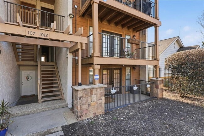 Photo - UPDATED 2BR/2BA WEST PLAZA CONDO Unidad #102