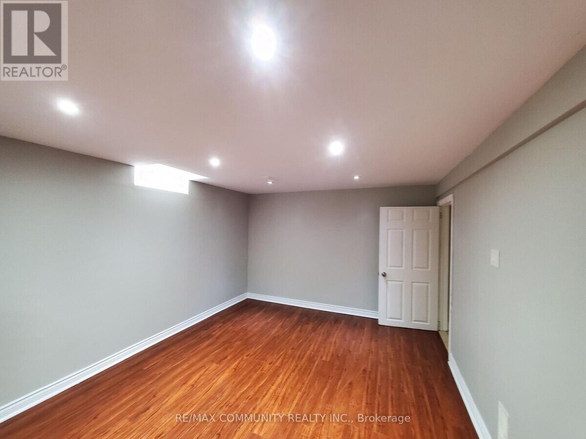 Photo - 69 Tangmere Crescent