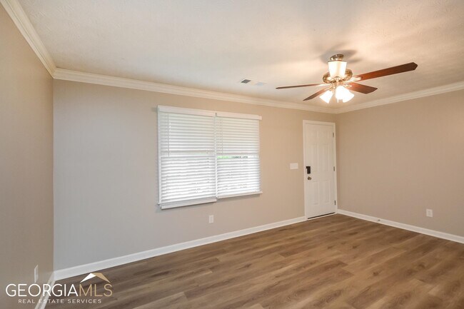 Photo - 865 Navajo Trail