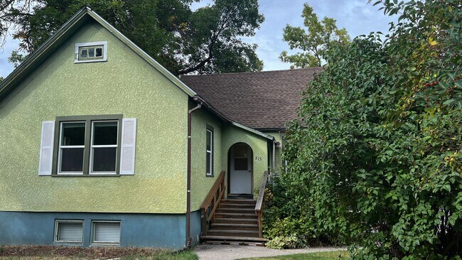Building Photo - 515 W Harrison St Unit 515 W Harrison Street - Lower Rental