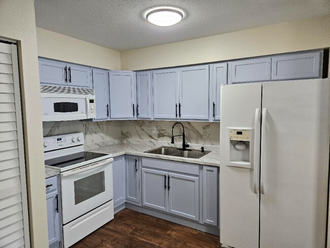 Photo - 3950 SE 17th Ct Unidad C