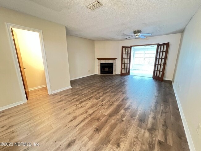 Photo - 85 Debarry Ave