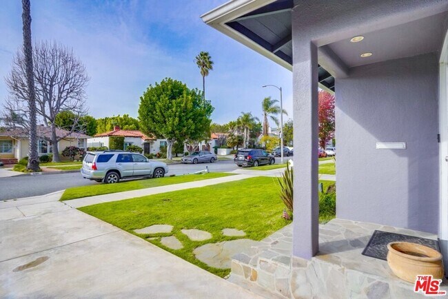 Photo - 8404 Holy Cross Pl