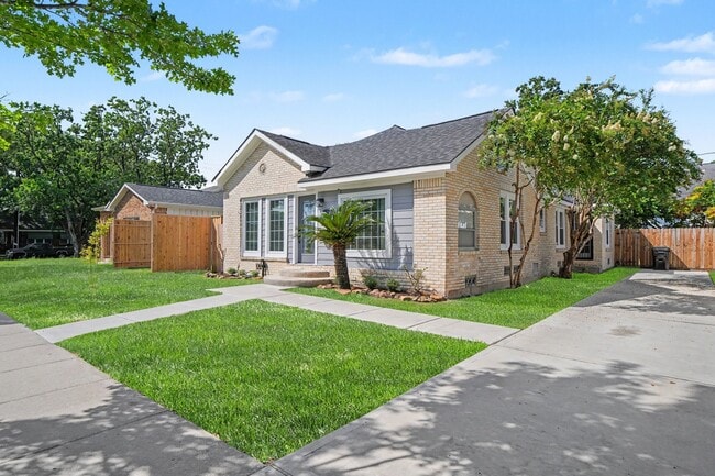 Photo - 2805 Rosewood St