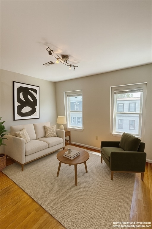 Photo - 506 E 8th St