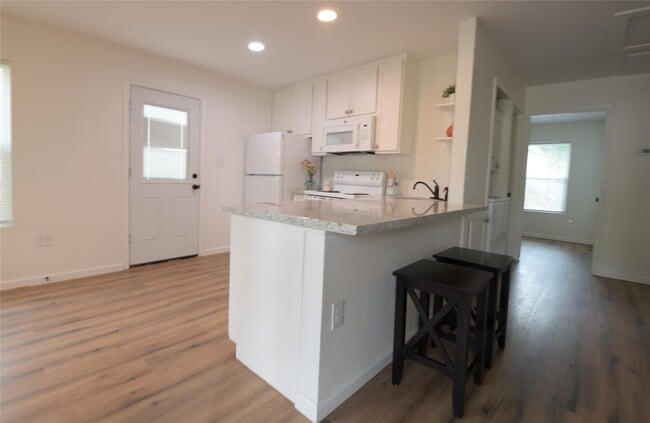 Photo - 5422 Pine Ave