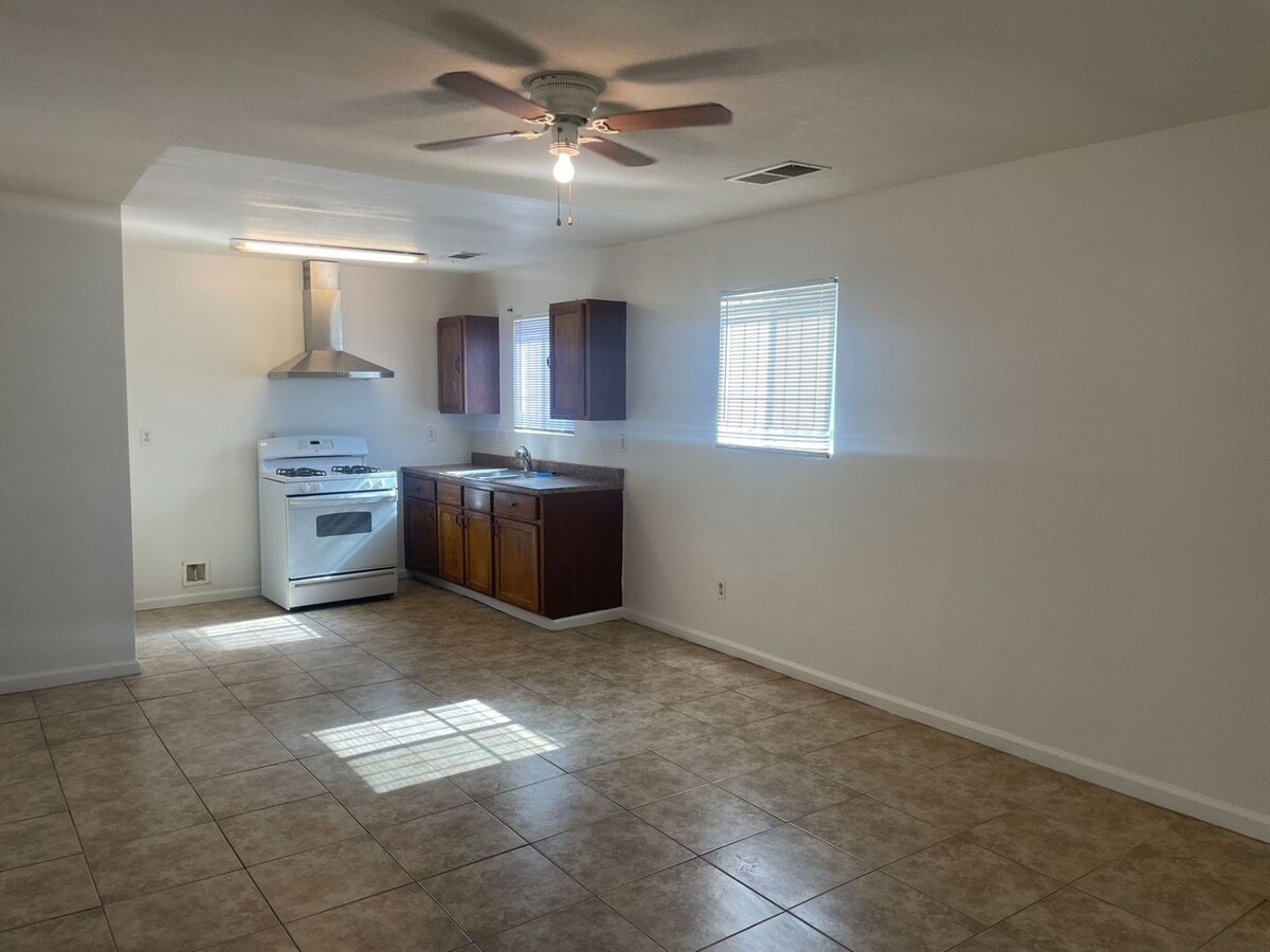 Photo - 705 S Brown St Apartment Unit C