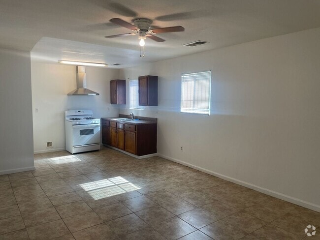 Building Photo - 705 S Brown St Unit C Rental