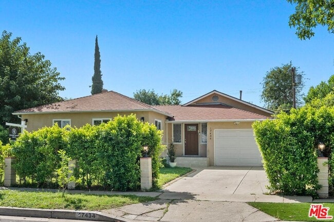 Photo - 17434 Emelita St