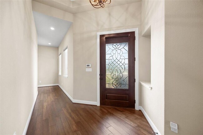 900 Hawthorne Loop