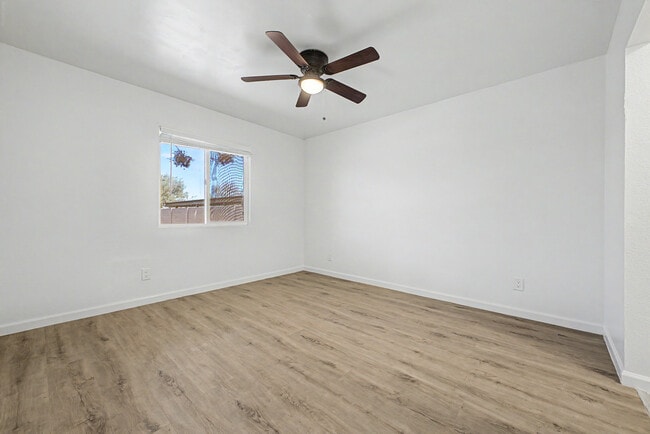 Photo - 2937 E Beck Ln Unit Beck Lane #2
