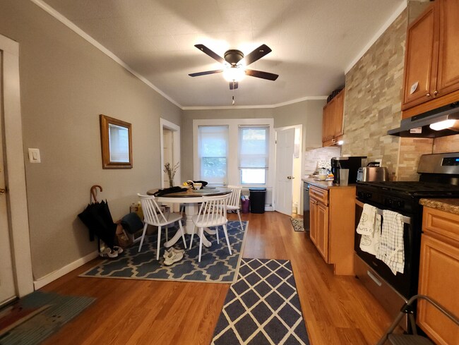 Building Photo - 261 Athens St Unit 2 Rental