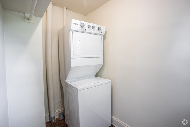 1BR,1BA,-650SF
