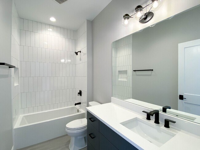 Photo - 1051 W Cornelia Ave Unidad 303