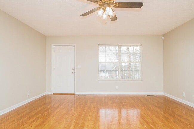 Photo - 1112 Skipton Dr