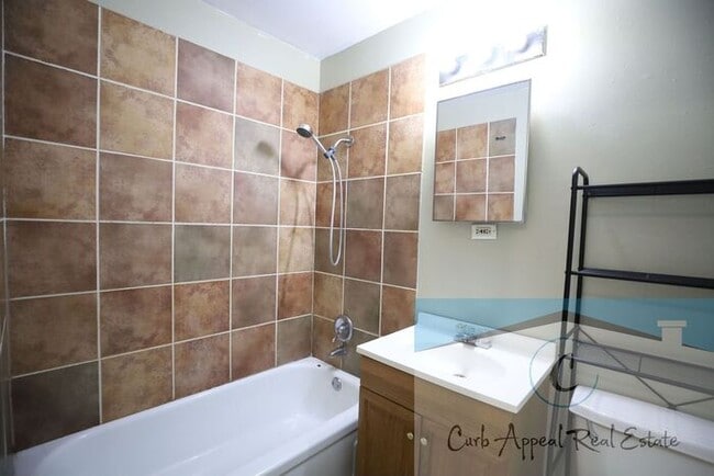 Recently renovated 2 bed, 1 bath apt
