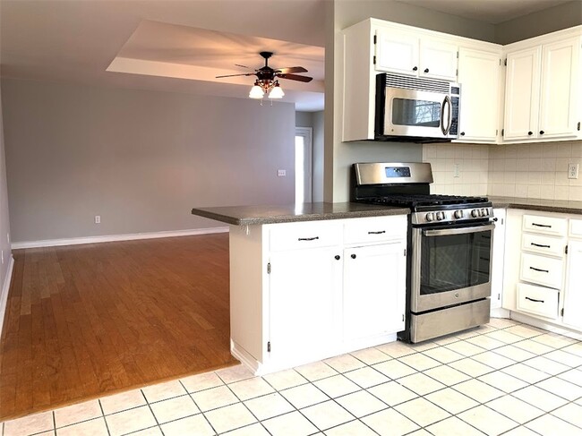 3008 Levi Ln