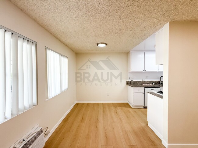 5461 Kester Ave Unit 122