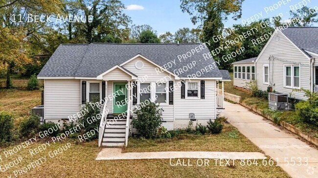 Building Photo - 3 bedroom 2 bath home, Easy access downtow...