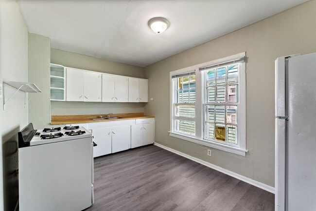 Photo - Cozy Modern 2 Bedroom / 1 Bath