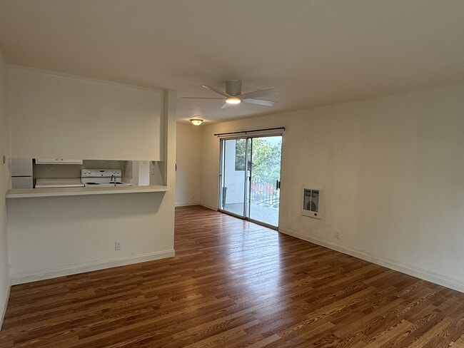 Photo - 2632 Warring St