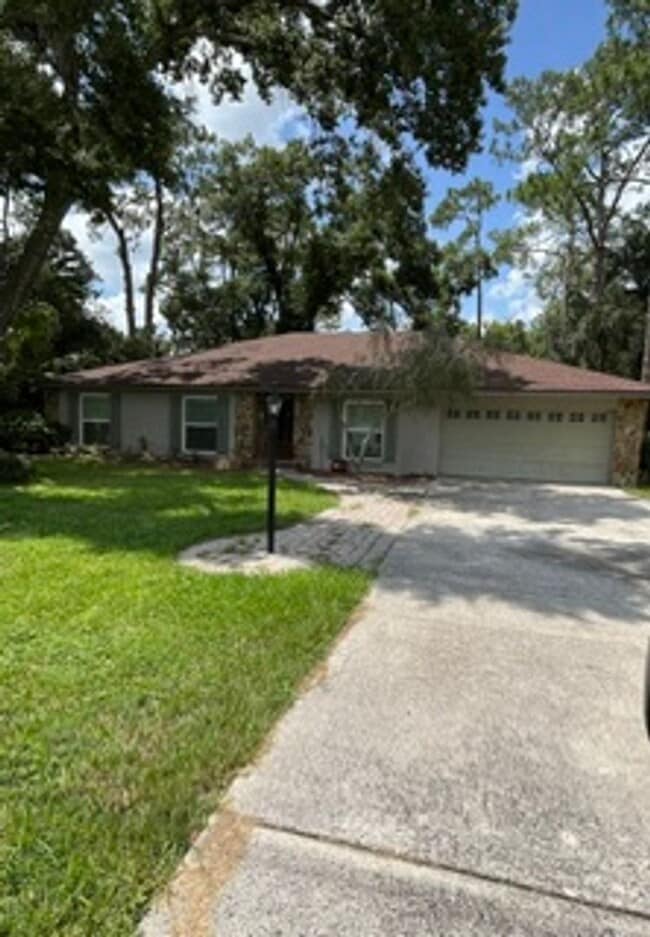 Building Photo - Lovely 4 Bedrooms / 2 Bathrooms / 2-Car Garage