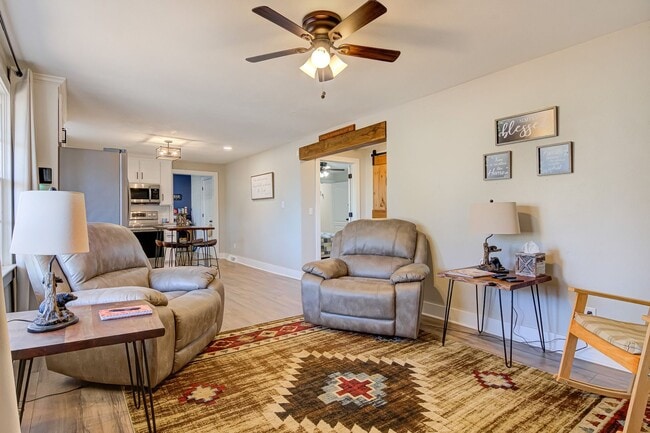 Photo - Fully Furnished Modern 3 bedroom Home!