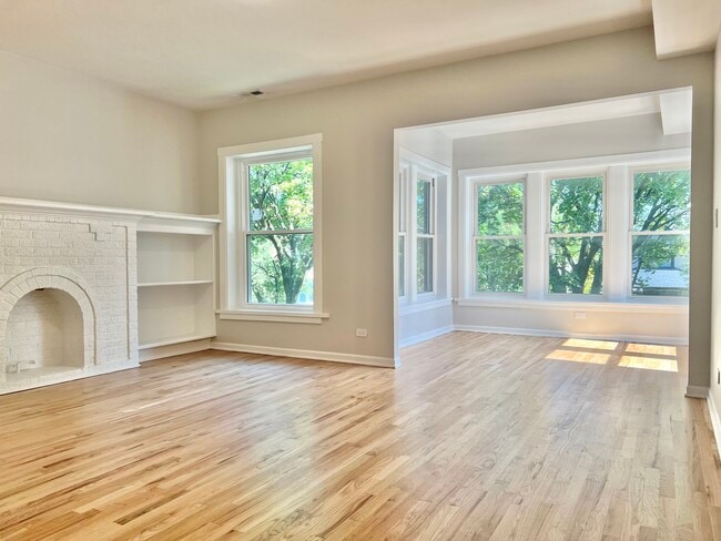 Building Photo - 4830 N Saint Louis Ave Unit #2