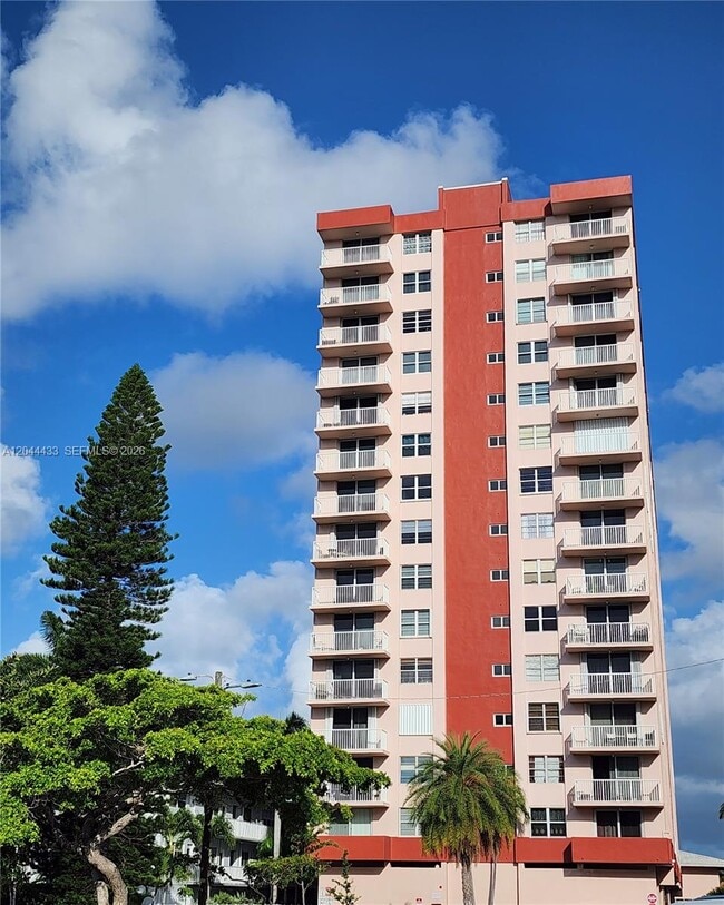 Building Photo - 3161 S Ocean Dr Unit 404