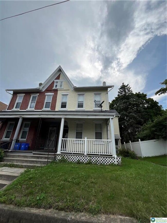 Building Photo - 2280 Main St Unit 3