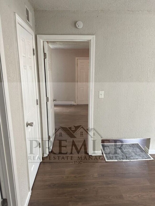 Photo - 1 bed / 1 bath - duplex unit - $750 rent -...