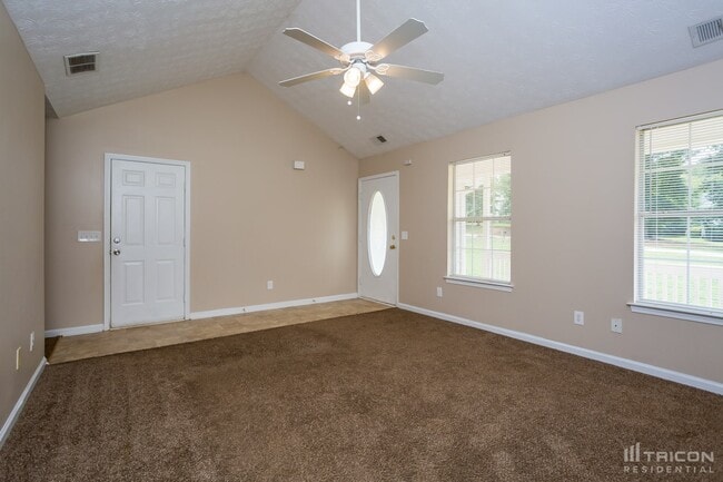 Photo - 100 5 Oaks Dr